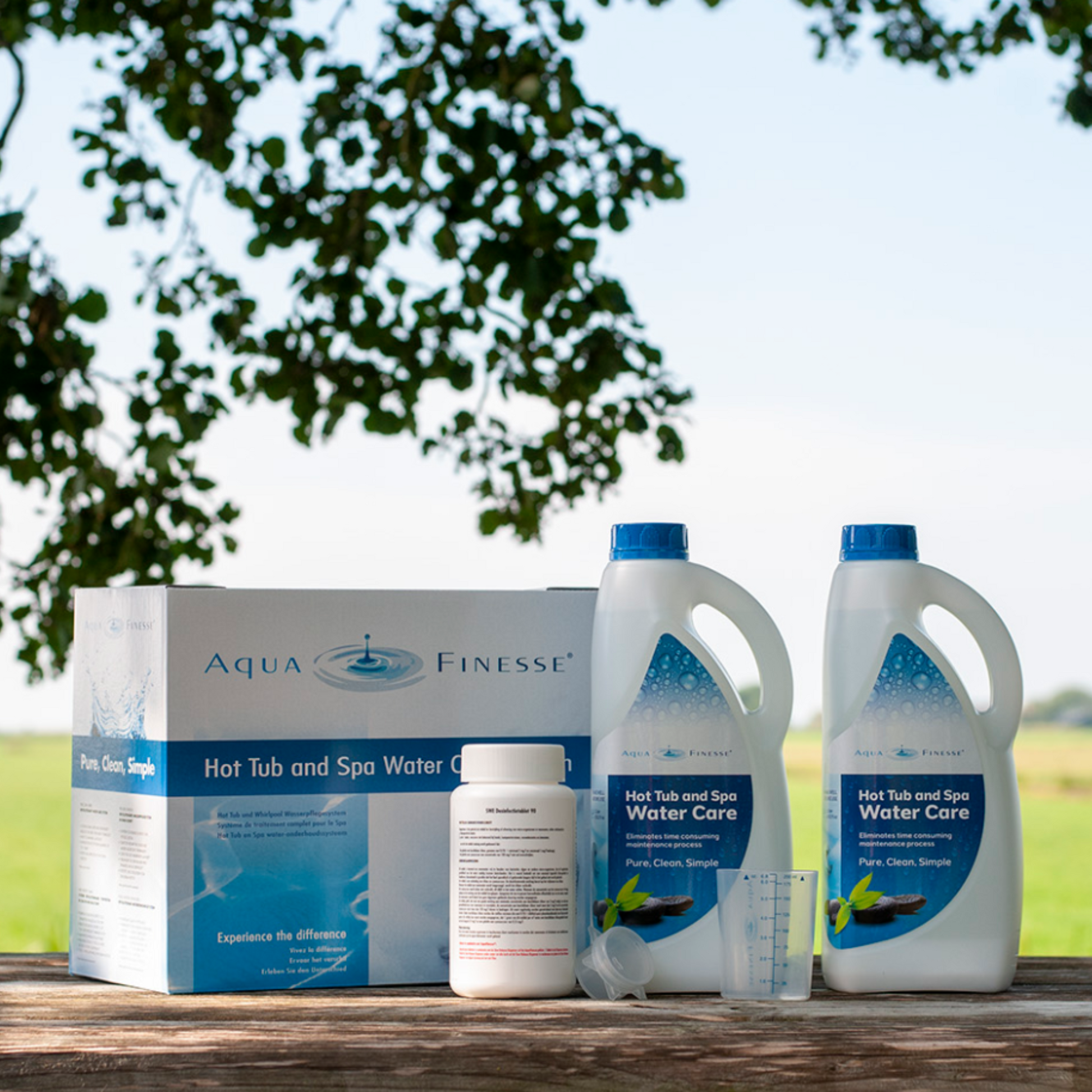 AquaFinesse Spa en Hot Tub Box set met 2x 2L vloeistof en desinfectietabletten